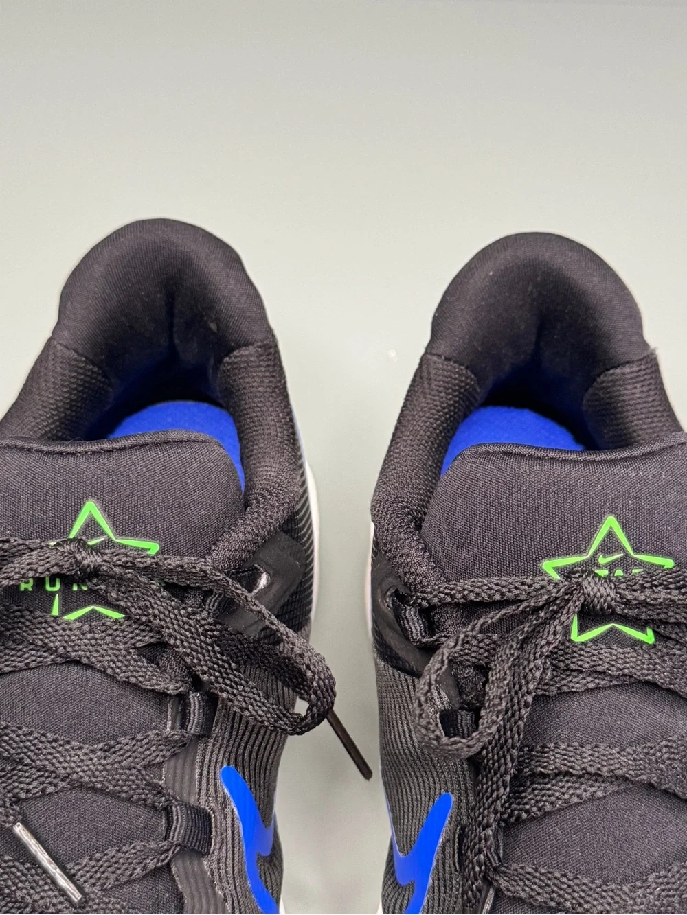 Nike Star Runner 4 GS Size 7Y Black Blue Green Running Shoes DX7615-004